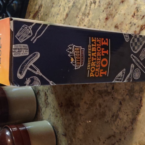 Brand new inbox Soleil portable casserole tote. - Picture 3 of 5